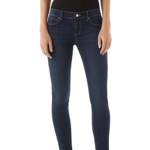 ✨4/$15✨ WHBM black slim leg jeans - size Noir 4R